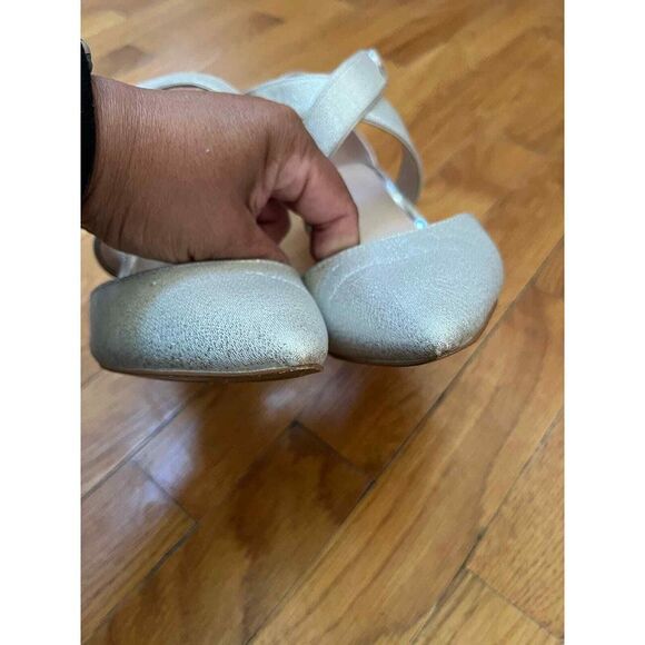 Kelly & Katie Maryrae Silver Metallic Crossover Strap Pointed Pumps Size 7.5 - Picture 5 of 11